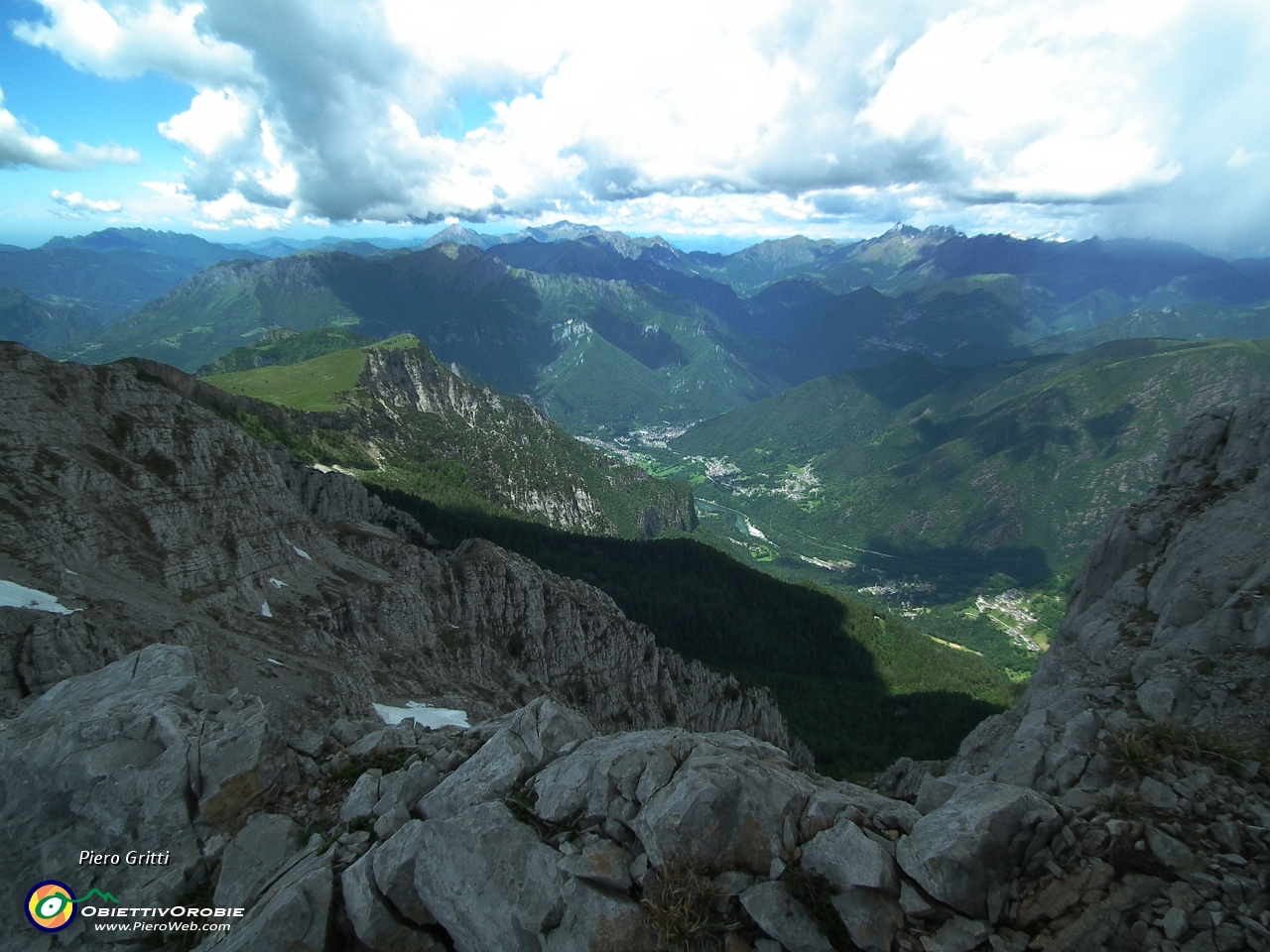 59 vista verso l'alta Val Brembana.JPG